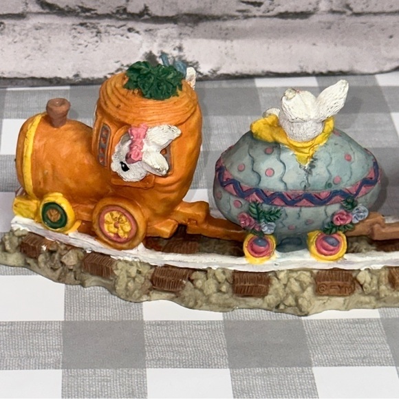 Vintage Easter Rabbit Figurine Train Carrot Egg Mushroom Train 8.5" X 3" - Picture 5 of 12